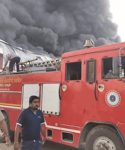 Mohali Fire: मोहाली में रिलायंस गोदाम में भीषण आग, लाखों का सामान जलकर राख, इलाके में मचा हड़कंप!