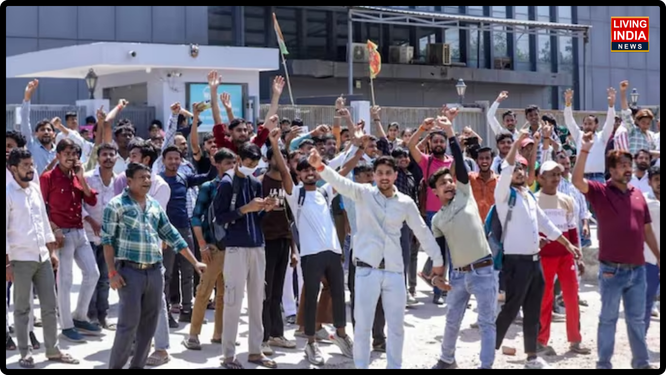 ਨੋਇਡਾ ਦੀਆਂ ਵੱਖ-ਵੱਖ ਸੁਸਾਇਟੀਆਂ ਵਿੱਚ ਤਨਖਾਹਾਂ ਵਧਾਉਣ ਨੂੰ ਲੈ ਕੇ ਚੱਲ ਰਿਹਾ ਵਿਰੋਧ ਪ੍ਰਦਰਸ਼ਨ ਹੁਣ ਵਿਵਾਦਾਂ ਦੇ ਘੇਰੇ ਵਿੱਚ ਆ ਗਿਆ ਹੈ।