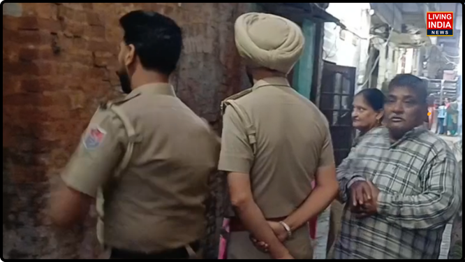 ਸ਼ਹਿਰ ਦੇ ਦਿਲ ਕਹੇ ਜਾਣ ਵਾਲੇ ਹਨੂਮਾਨ ਚੌਂਕ ਨੇੜਲੀ ਦਰਜ਼ੀਆਂ ਵਾਲੀ ਗਲੀ ਵਿੱਚ ਚੋਰੀ ਦੀ ਇੱਕ ਅਜੀਬ ਅਤੇ ਦੁਖਦਾਈ ਘਟਨਾ ਸਾਹਮਣੇ ਆਈ ਹੈ।