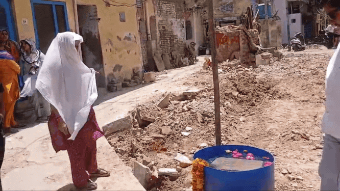 Ambala Floats Stone: अंबाला छावनी में मिला पानी में तैरने वाला 12 किलों का पत्थर, पानी के ड्रम में भी तैरता दिखा पत्थर?