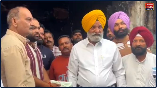 ਸਥਾਨਕ ਗੀਤਾ ਭਵਨ ਰੋਡ 'ਤੇ ਸਥਿਤ 'ਰਮਨ ਫਲਾਈਵੁੱਡ ਅਤੇ ਹਾਰਡਵੇਅਰ' ਦੀ ਦੁਕਾਨ ਵਿੱਚ ਅੱਧੀ ਰਾਤ ਨੂੰ ਲੱਗੀ ਭਿਆਨਕ ਅੱਗ ਕਾਰਨ ਹੋਏ ਲੱਖਾਂ