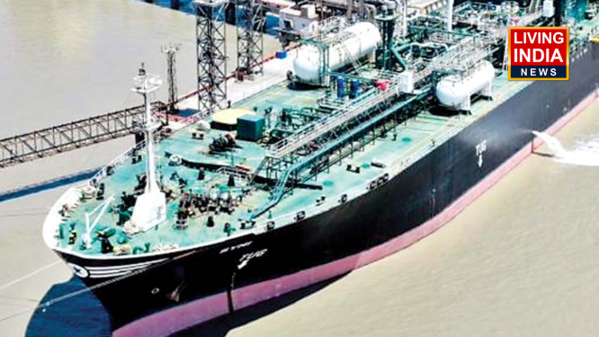 LPG Tanker Reach India: युद्ध के बीच होर्मुज को पर कर भारत पहुंचा LPG टैंकर , 20 हजार टन गैस लेकर कांडला पोर्ट पंहुचा, यूएई के न्यूक्लियर प्लांट पर ड्रोन हमला ?