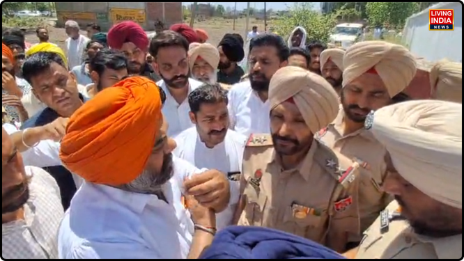 ਨਗਰ ਕੌਂਸਲ ਰਮਦਾਸ ਦੇ ਵਾਰਡ ਨੰਬਰ 11 ਵਿੱਚ ਚੋਣਾਂ ਦੌਰਾਨ ਉਸ ਵੇਲੇ ਭਾਰੀ ਹੰਗਾਮਾ ਖੜ੍ਹਾ ਹੋ ਗਿਆ, ਜਦੋਂ ਮਹਿਜ਼ 3 ਵੋਟਾਂ ਦੀ ਤਬਦੀਲੀ (ਸ਼ਿਫਟਿੰਗ) ਨੂੰ