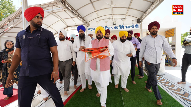 ਪੰਜਾਬ ਦੇ ਮੁੱਖ ਮੰਤਰੀ ਭਗਵੰਤ ਮਾਨ ਨੇ ਅੱਜ ਖ਼ਾਲਸਾ ਪੰਥ ਦੀ ਪਵਿੱਤਰ ਧਰਤੀ ਸ੍ਰੀ ਅਨੰਦਪੁਰ ਸਾਹਿਬ ਤੋਂ ‘ਸ਼ੁਕਰਾਨਾ ਯਾਤਰਾ’ ਦਾ ਆਗਾਜ਼ ਕੀਤਾ।
