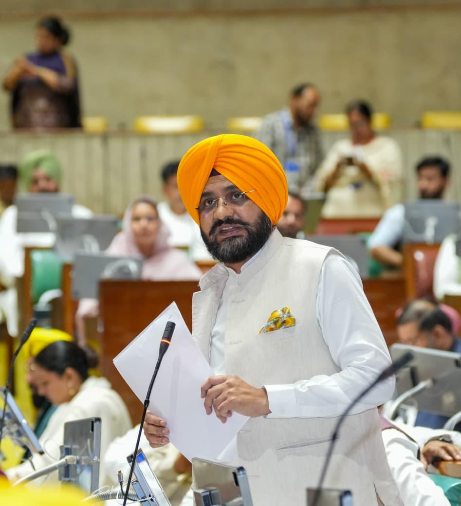 अंतरराष्ट्रीय मजदूर दिवस पर श्रम मंत्री तरुनप्रीत सिंह सौंद द्वारा न्यूनतम मजदूरी की बेसिक दरों में वृद्धि संबंधी प्रस्ताव पंजाब विधानसभा में पेश