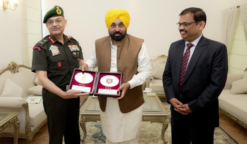 ਮੁੱਖ ਮੰਤਰੀ ਭਗਵੰਤ ਸਿੰਘ ਮਾਨ ਨੇ ਪੱਛਮੀ ਕਮਾਂਡ ਦੇ ਆਰਮੀ ਕਮਾਂਡਰ ਨਾਲ ਸਰਹੱਦੀ ਸੁਰੱਖਿਆ, ਰਾਹਤ ਕਾਰਜਾਂ ਅਤੇ ਆਪਰੇਸ਼ਨਲ ਤਿਆਰੀਆਂ ਬਾਰੇ ਵਿਚਾਰ-ਵਟਾਂਦਰਾ ਕੀਤਾ
