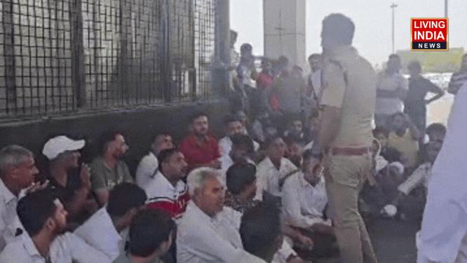 Yamunanagar Protest: यमुनानगर टोल प्लाजा पर ग्रामीणों ने टोल फ्री सुविधा की मांग को लेकर किया प्रदर्शन, अपनी जमीन पर जाने के लिए देना पड़ रहा टैक्स