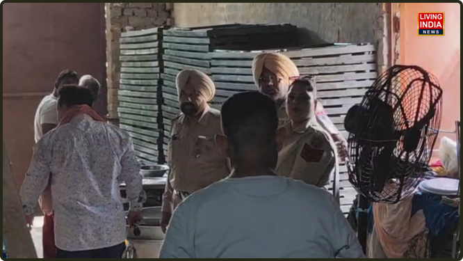 ਕਪੂਰਥਲਾ ਦੇ ਪੁਰਾਣੀ ਦਾਣਾ ਮੰਡੀ ਇਲਾਕੇ ਵਿੱਚ ਉਸ ਵੇਲੇ ਭਾਜੜਾਂ ਪੈ ਗਈਆਂ ਜਦੋਂ ਪ੍ਰਸ਼ਾਸਨਿਕ ਟੀਮਾਂ ਨੇ ਇੱਕ ਟੈਂਟ ਹਾਊਸ ਦੇ ਗੋਦਾਮ 'ਤੇ ਅਚਾਨਕ ਛਾਪਾ ਮਾਰਿਆ।