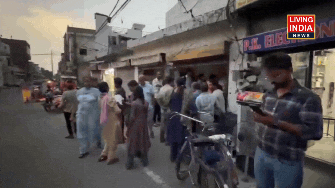 Ludhiana: लुधियाना में राशन लेने पहुंचे उपभोक्ता परेशान, अंगूठा न लगने से घंटों इंतजार, बिजली कटौती ने बढ़ाई मुश्किल