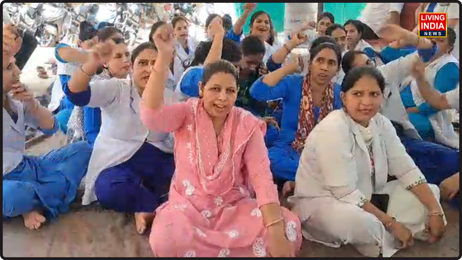 ਕੁਰੂਕਸ਼ੇਤਰ ਵਿੱਚ ਇੱਕ ਨਰਸਿੰਗ ਅਧਿਕਾਰੀ ਨਾਲ ਹੋਏ ਕਥਿਤ ਦੁਰਵਿਵਹਾਰ ਦੇ ਵਿਰੋਧ ਵਿੱਚ ਪੂਰੇ ਹਰਿਆਣਾ ਸਮੇਤ ਰੇਵਾੜੀ ਵਿੱਚ ਵੀ ਨਰਸਿੰਗ ਸਟਾਫ਼ ਨੇ ਮੋਰਚਾ