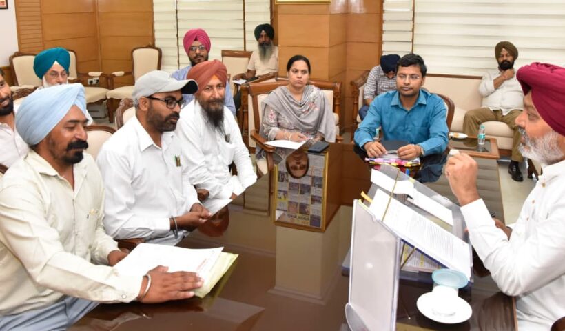 ਭਗਵੰਤ ਮਾਨ ਸਰਕਾਰ ਕਰਮਚਾਰੀਆਂ, ਮਜ਼ਦੂਰਾਂ ਅਤੇ ਹਾਸ਼ੀਏ 'ਤੇ ਮੌਜੂਦ ਭਾਈਚਾਰਿਆਂ ਦੀ ਭਲਾਈ ਲਈ ਵਚਨਬੱਧ; ਕਿਸੇ ਵੀ ਚਿੰਤਾ ਨੂੰ ਨਜ਼ਰਅੰਦਾਜ਼ ਨਹੀਂ ਕੀਤਾ ਜਾਵੇਗਾ: ਹਰਪਾਲ ਚੀਮਾ
