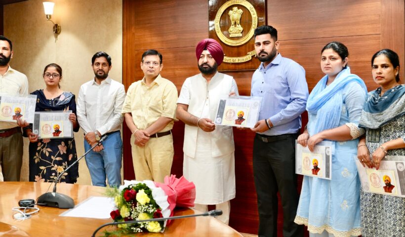 HARDEEP SINGH MUNDIAN HANDS OVER APPOINTMENT LETTERS TO 48 DSMs AND ASM