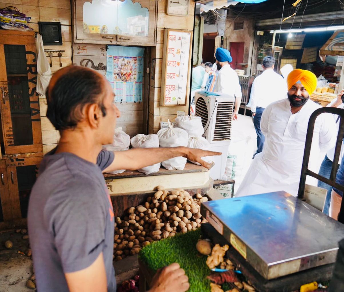HARJOT SINGH BAINS LEADS 1AM CLEANLINESS DRIVE IN AMRITSAR; LAUNCHES 10PM-2AM SWEEP TO KEEP GURU NAGRI ROADS SPOTLESS