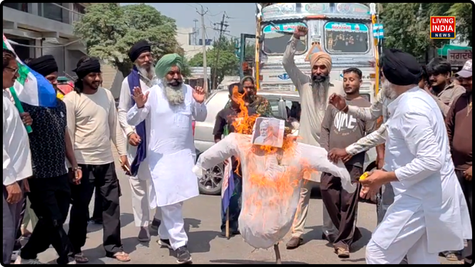 ਦੇਸ਼ ਵਿੱਚ ਲਗਾਤਾਰ ਵਧ ਰਹੀ ਮਹਿੰਗਾਈ, ਖ਼ਾਸ ਕਰਕੇ ਪੈਟਰੋਲ, ਡੀਜ਼ਲ ਅਤੇ ਰਸੋਈ ਗੈਸ ਦੀਆਂ ਅਸਮਾਨੀ ਚੜ੍ਹ ਰਹੀਆਂ ਕੀਮਤਾਂ ਨੂੰ ਲੈ ਕੇ ਲੋਕਾਂ ਵਿੱਚ ਭਾਰੀ ਰੋਸ ਪਾਇਆ ਜਾ ਰਿਹਾ ਹੈ।
