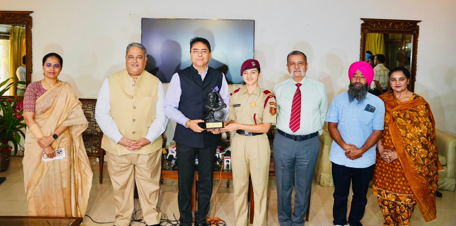 AMAN ARORA FELICITATES MAI BHAGO PREPARATORY INSTITUTE CADETS FOR REMARKABLE FEAT IN AIR FORCE ACADEMY & NDA MERIT LISTS