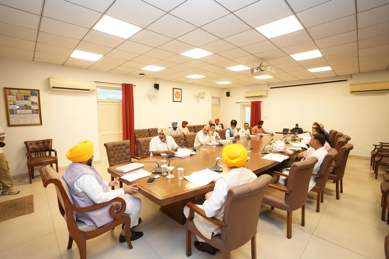 ਭਗਵੰਤ ਸਿੰਘ ਮਾਨ ਵੱਲੋਂ ਉਸਾਰੀ ਕਿਰਤੀਆਂ ਲਈ ਵੱਡੀ ਰਾਹਤ ਦਾ ਐਲਾਨ; ਪੂਰੇ ਪੰਜਾਬ ਵਿੱਚ 10 ਲੱਖ ਮਜ਼ਦੂਰਾਂ ਦੀ ਮੁਫ਼ਤ ਰਜਿਸਟ੍ਰੇਸ਼ਨ ਕੀਤੀ ਜਾਵੇਗੀ