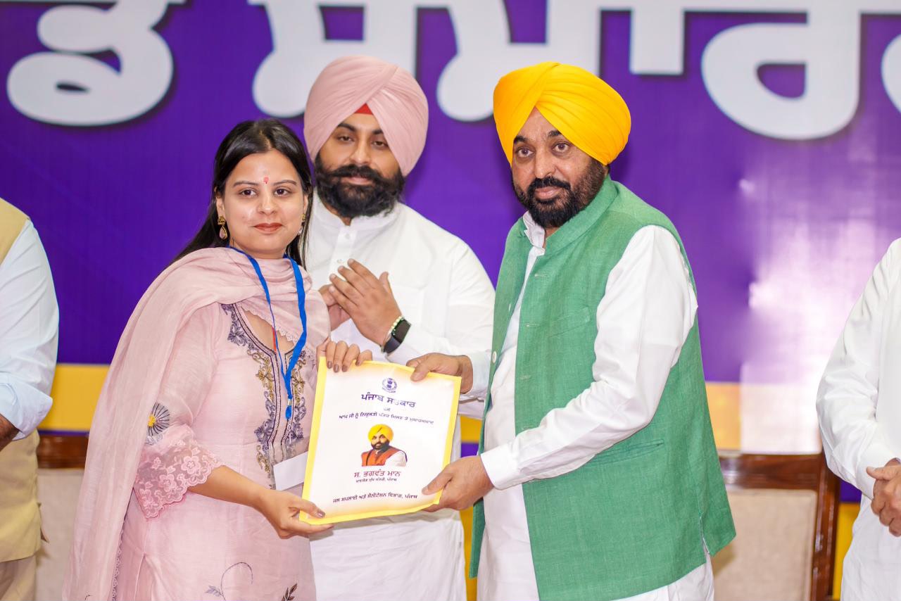 Continuing Mission Rozgar, CM Bhagwant Singh Mann hands over appointment letters to 355 more youth, says, “Merit alone is basis for govt jobs in Punjab