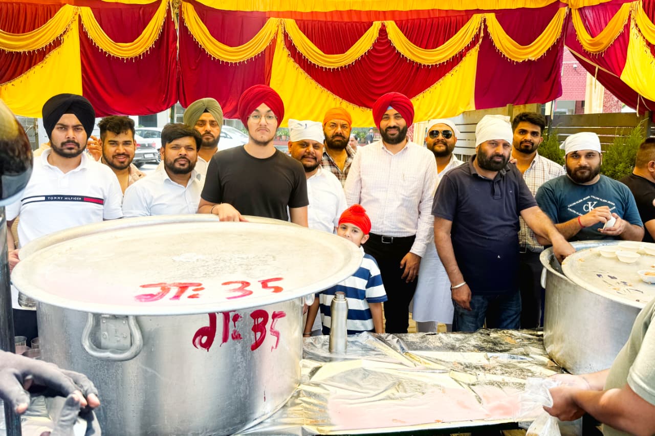 ਸ਼੍ਰੀ ਗੁਰੂ ਅਰਜਨ ਦੇਵ ਜੀ ਦੀ ਸ਼ਹਾਦਤ ਨੂੰ ਸਮਰਪਿਤ ਕਿਸਾਨ ਭਵਨ, ਸੈਕਟਰ-35, ਚੰਡੀਗੜ੍ਹ ਵਿਖੇ ਠੰਡੇ-ਮਿੱਠੇ ਜਲ ਦੀ ਛਬੀਲ ਲਗਾਈ ਗਈ।
