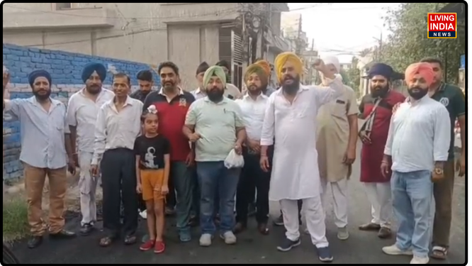 ਸ਼ਹਿਰ ਦੇ ਵਾਰਡ ਨੰਬਰ 20 ਵਿੱਚ ਨਵੀਂ ਬਣ ਰਹੀ ਸੜਕ ਨੂੰ ਲੈ ਕੇ ਸਥਾਨਕ ਲੋਕਾਂ ਵੱਲੋਂ ਜ਼ੋਰਦਾਰ ਹੰਗਾਮਾ ਕਰਨ ਦਾ ਮਾਮਲਾ ਸਾਹਮਣੇ ਆਇਆ ਹੈ।