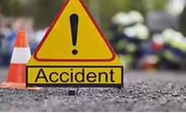 In Fatehabad, the car went unbalanced and collided with the wall, one youth died and another seriously injured.