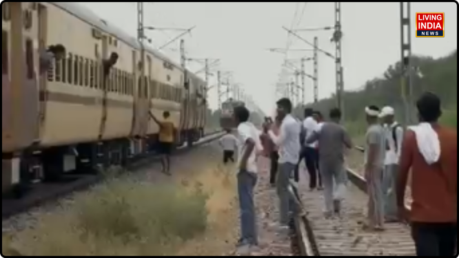 ਹਰਿਆਣਾ ਦੇ ਰੇਵਾੜੀ ਜ਼ਿਲ੍ਹੇ ਵਿੱਚ ਮੰਗਲਵਾਰ ਨੂੰ ਇੱਕ ਵੱਡਾ ਰੇਲ ਹਾਦਸਾ ਹੋਣੋਂ ਬਚ ਗਿਆ। ਇੱਥੇ ਰੇਵਾੜੀ-ਸ੍ਰੀਗੰਗਾਨਗਰ ਪੈਸੰਜਰ ਟ੍ਰੇਨ (ਗੱਡੀ ਨੰਬਰ 14030) ਦਾ ਇੰਜਣ