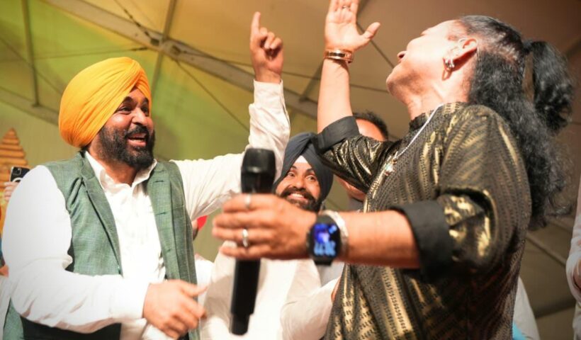 During a massive ‘Ek Shaam Bhagwan Shiv Ke Naam’ Bhajan Sandhya in Talwara, Hoshiarpur, alongside Punjab