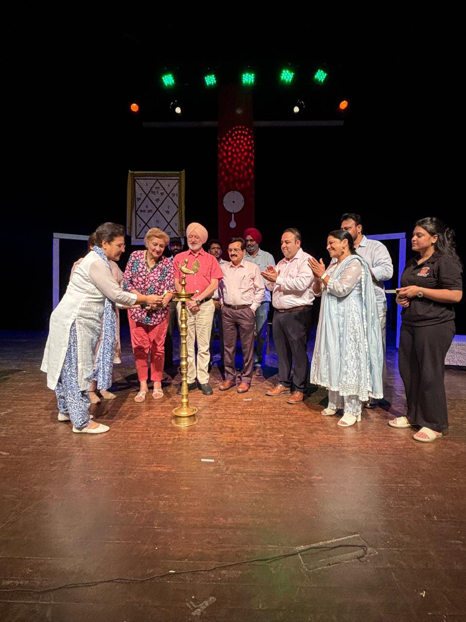 Theatre group Suchetak Rangmanch staged the Punjabi play ‘Waqt Tainu Salaam Hai’ at Tagore Theatre, Chandigarh,