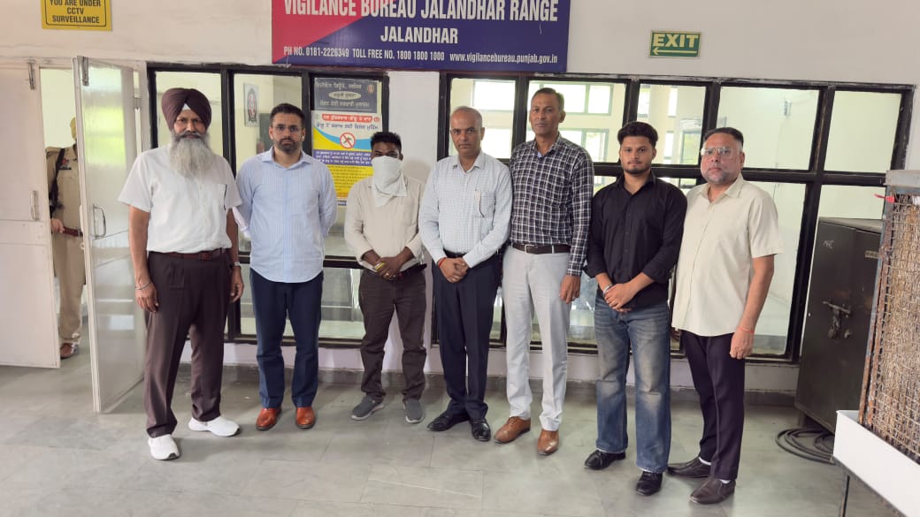 The Punjab Vigilance Bureau (VB) during its ongoing drive against corruption in the state, has apprehended Senior Assistant