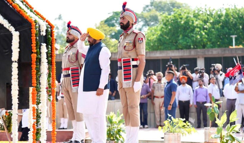 कारगिल विजय दिवस के अवसर पर पंजाब के मुख्यमंत्री भगवंत सिंह मान ने आज देश की संप्रभुता और अखंडता की रक्षा करते
