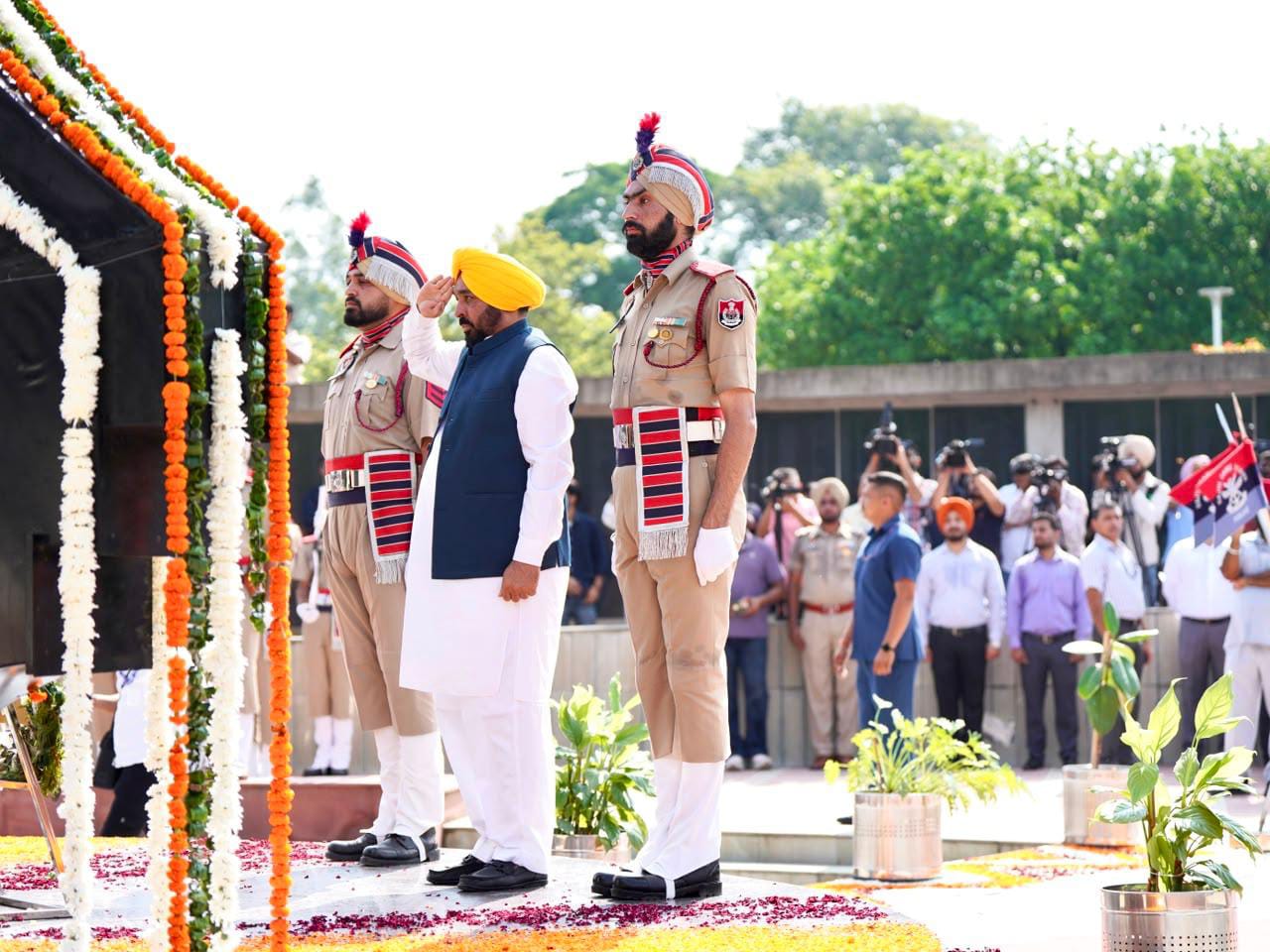 कारगिल विजय दिवस के अवसर पर पंजाब के मुख्यमंत्री भगवंत सिंह मान ने आज देश की संप्रभुता और अखंडता की रक्षा करते