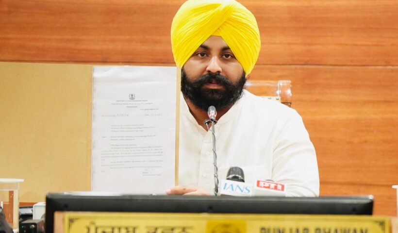 सफाई सेवकों के सम्मान और गरिमा की रक्षा के प्रति अपनी प्रतिबद्धता को आगे बढ़ाते हुए मुख्यमंत्री भगवंत सिंह मान के नेतृत्व