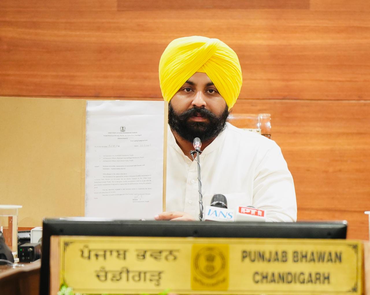सफाई सेवकों के सम्मान और गरिमा की रक्षा के प्रति अपनी प्रतिबद्धता को आगे बढ़ाते हुए मुख्यमंत्री भगवंत सिंह मान के नेतृत्व