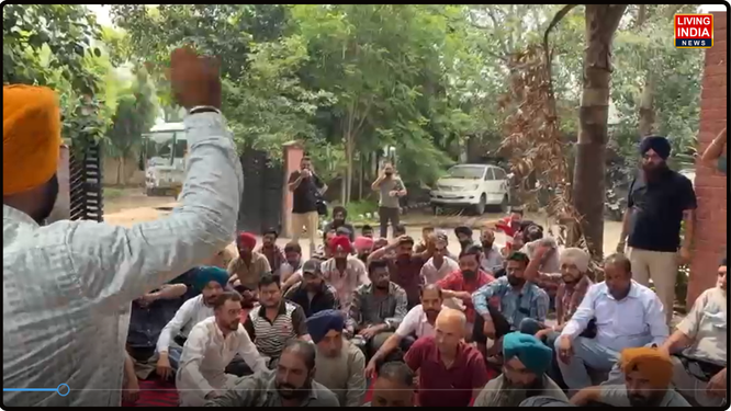 ਜੇਕਰ ਤੁਸੀਂ ਅੱਜ ਬੱਸ ਰਾਹੀਂ ਕਿਤੇ ਜਾਣ ਦੀ ਯੋਜਨਾ ਬਣਾ ਰਹੇ ਹੋ, ਤਾਂ ਇਹ ਖ਼ਬਰ ਤੁਹਾਡੇ ਲਈ ਬਹੁਤ ਮਹੱਤਵਪੂਰਨ ਹੈ। ਪੰਜਾਬ ਵਿੱਚ ਅੱਜ ਸਰਕਾਰੀ ਬੱਸਾਂ 'ਤੇ ਸਫ਼ਰ