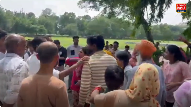 ਜ਼ਿਲ੍ਹਾ ਪਠਾਨਕੋਟ ਦੇ ਹਲਕਾ ਸੁਜਾਨਪੁਰ ਅਧੀਨ ਪੈਂਦੇ ਪਿੰਡ ਜੁਗਿਆਲ ਦੇ ਸਰਕਾਰੀ ਸੀਨੀਅਰ ਸੈਕੰਡਰੀ ਸਕੂਲ ਵਿੱਚ ਇੱਕ ਸ਼ਰਮਨਾਕ ਘਟਨਾ ਸਾਹਮਣੇ ਆਈ ਹੈ।
