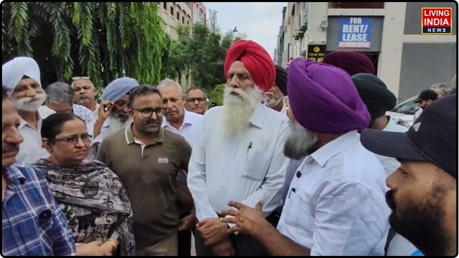 ਸਫਾਈ ਸੇਵਕਾਂ ਵੱਲੋਂ ਆਪਣੀਆਂ ਮੰਗਾਂ ਨੂੰ ਲੈ ਕੇ ਪਿਛਲੇ 5 ਦਿਨਾਂ ਤੋਂ ਸ਼ੁਰੂ ਕੀਤੀ ਗਈ ਹੜਤਾਲ ਕਾਰਨ ਪੂਰੇ ਸ਼ਹਿਰ ਵਿੱਚ ਸਫਾਈ ਵਿਵਸਥਾ ਪੂਰੀ ਤਰ੍ਹਾਂ ਠੱਪ ਹੋ ਗਈ ਹੈ।