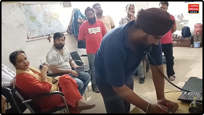ਨਗਰ ਕੌਂਸਲ ਸਰਹਿੰਦ ਦੀ ਪ੍ਰਧਾਨ ਆਸ਼ਾ ਰਾਣੀ ਵੱਲੋਂ ਬੀਤੀ ਦੇਰ ਰਾਤ ਸਥਾਨਕ ਕੌਂਸਲਰਾਂ ਦੇ ਕਾਫ਼ਲੇ ਨਾਲ ਫਾਇਰ ਬ੍ਰਿਗੇਡ ਦਫ਼ਤਰ ਵਿਖੇ ਅਚਾਨਕ ਛਾਪੇਮਾਰੀ