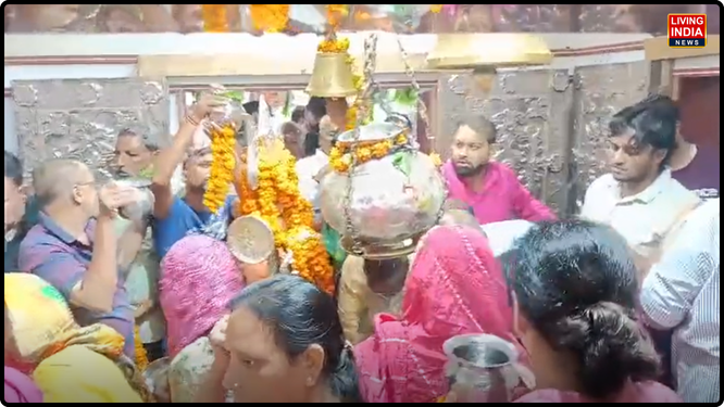 ਸਾਵਣ ਦਾ ਸੋਮਵਾਰ, ਨਾਗ ਪੰਚਮੀ ਦਾ ਤਿਉਹਾਰ ਇੱਕੋ ਦਿਨ ਆਉਣ ਕਾਰਨ ਅੰਮ੍ਰਿਤਸਰ ਦੇ ਪ੍ਰਸਿੱਧ ਸ਼ਿਵਾਲਾ ਬਾਗ ਭਾਈਆਂ ਮੰਦਿਰ ਵਿੱਚ ਸ਼ਰਧਾਲੂਆਂ ਦਾ ਭਾਰੀ