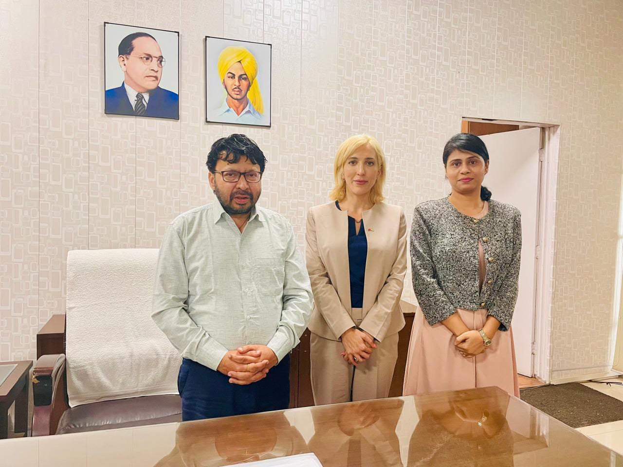 British Deputy High Commissioner Alba Smeriglio, and Madhu Mishra, Senior Adviser (Economics, Climate & Development)