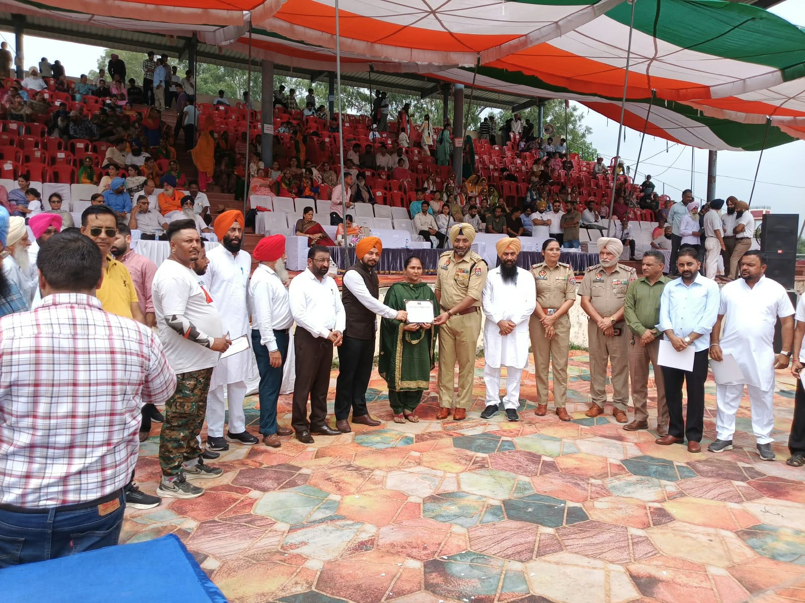 भगवंत मान सरकार ने स्वतंत्रता दिवस के अवसर पर ‘युद्ध नशों विरुद्ध’ अभियान में महत्वपूर्ण योगदान देने वाली ग्राम एवं वार्ड रक्षा समितियों
