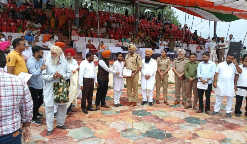 ਭਗਵੰਤ ਮਾਨ ਸਰਕਾਰ ਨੇ ਸੁਤੰਤਰਤਾ ਦਿਵਸ ਮੌਕੇ ‘ਯੁੱਧ ਨਸ਼ਿਆਂ ਵਿਰੁੱਧ’ ਮੁਹਿੰਮ ਵਿੱਚ ਯੋਗਦਾਨ ਪਾਉਣ ਵਾਲੀਆਂ ਗ੍ਰਾਮ ਅਤੇ ਵਾਰਡ ਰੱਖਿਆ ਕਮੇਟੀਆਂ