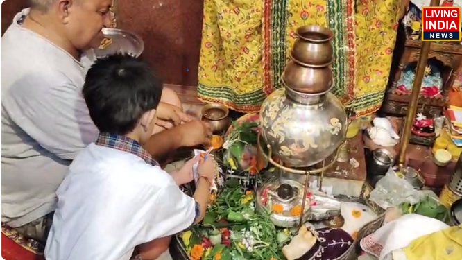 करनालA Morning Devoted to Lord Shiva in Karnal: Devotees Flock to the Shiva Temple in Sarafa Bazaar on the First Monday of Sawan