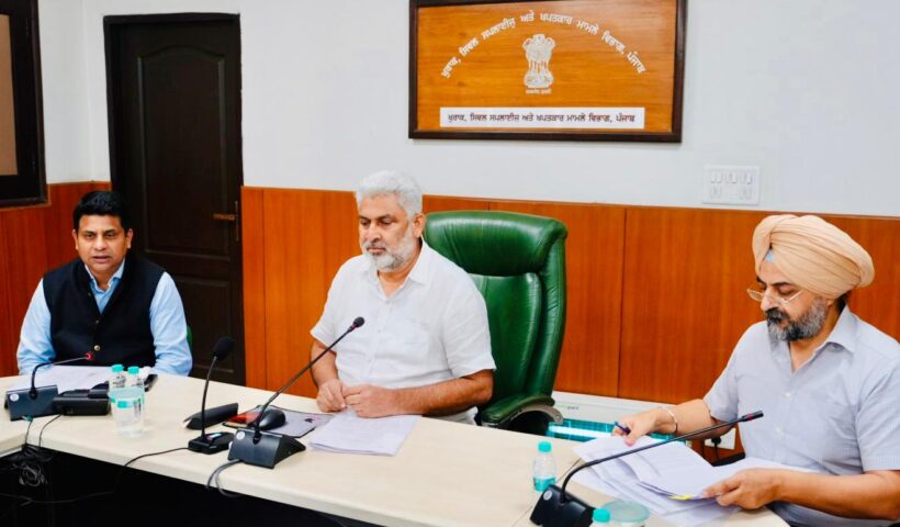 Lauding the District Food Supply Controllers (DFSCs) for ensuring the stupendous success of previous 9 procurement
