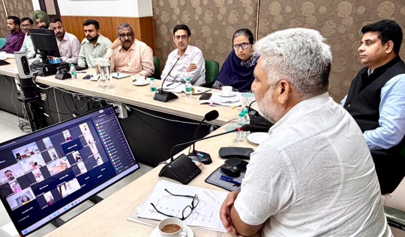पिछले 9 खरीद सीजनों की शानदार सफलता के लिए जिला खाद्य एवं आपूर्ति नियंत्रकों (डी.एफ.एस.सीज़.) की सराहना करते हुए, खाद्य