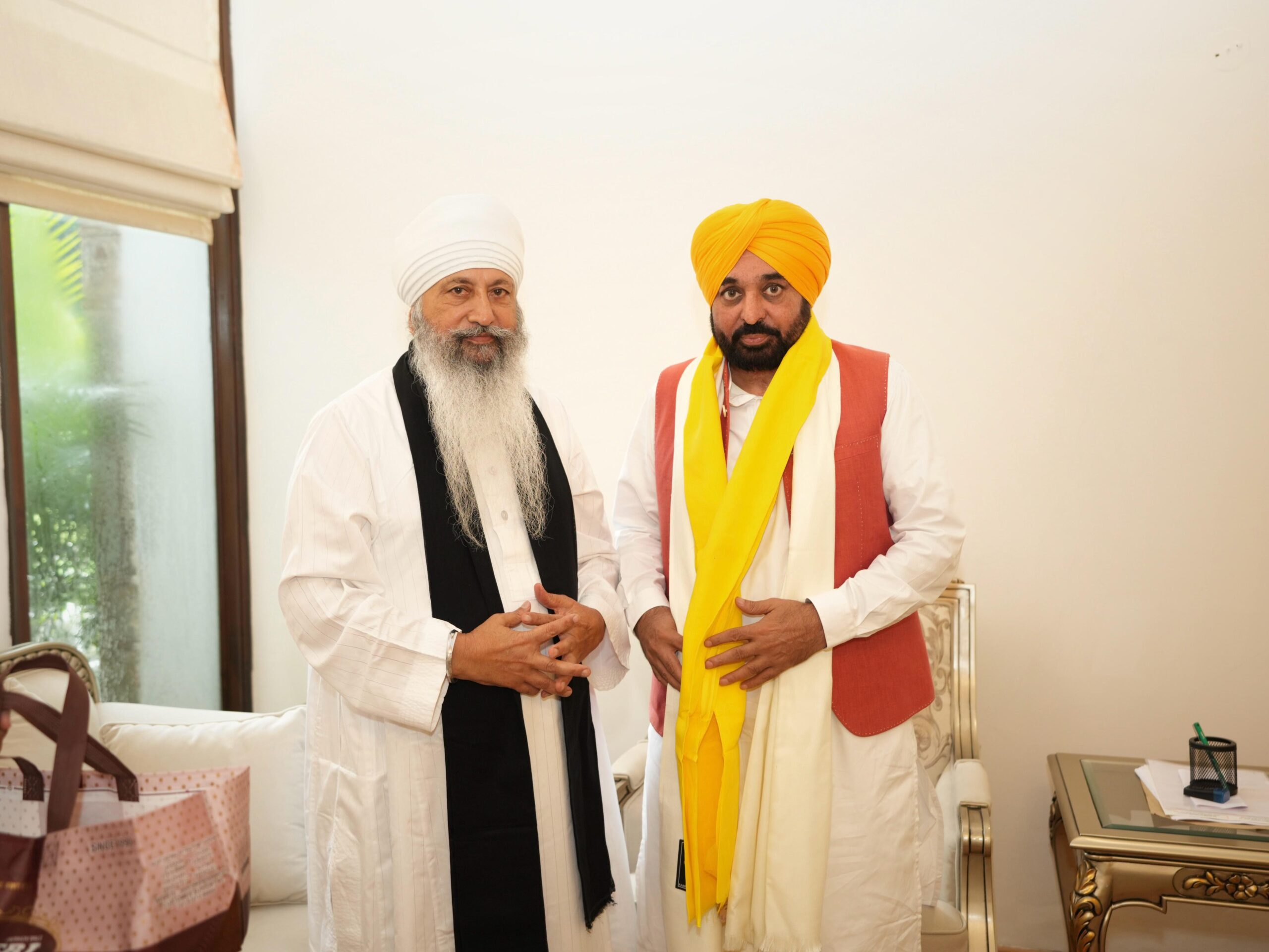 नानकसर संप्रदाय के प्रमुख बाबा लक्खा सिंह जी ने आज चंडीगढ़ में मुख्यमंत्री भगवंत सिंह मान से मुलाकात की और ऐतिहासिक
