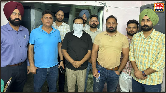 ਪੰਜਾਬ ਵਿੱਚ ਭ੍ਰਿਸ਼ਟਾਚਾਰ ਵਿਰੁੱਧ ਛੇੜੀ ਗਈ ਮੁਹਿੰਮ ਤਹਿਤ ਸਟੇਟ ਵਿਜੀਲੈਂਸ ਬਿਊਰੋ ਨੂੰ ਉਸ ਸਮੇਂ ਵੱਡੀ ਸਫ਼ਲਤਾ ਮਿਲੀ, ਜਦੋਂ ਉਨ੍ਹਾਂ ਨੇ ਪਠਾਨਕੋਟ