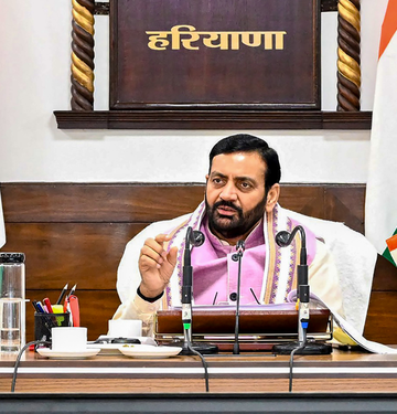 हरियाणा के किसानों के लिए एक राहत भरी खबर सामने आई है। राज्य सरकार ने किसान क्रेडिट कार्ड (KCC) धारकों को आर्थिक सुरक्षा प्रदान