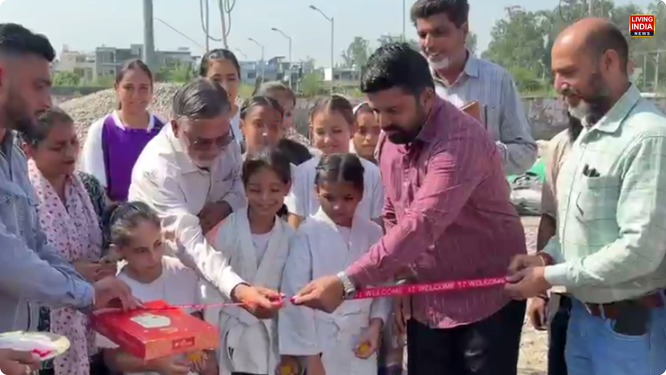 ਆਤਮ-ਰੱਖਿਆ ਲਈ ਜੂਡੋ ਸਿੱਖਣ ਵਾਲੀਆਂ ਛੋਟੀਆਂ-ਛੋਟੀਆਂ ਬੱਚੀਆਂ ਅਤੇ ਹੋਣਹਾਰ ਖਿਡਾਰਨਾਂ ਲਈ ਗੁਰਦਾਸਪੁਰ ਤੋਂ ਇੱਕ ਬਹੁਤ ਹੀ