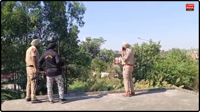 ਗੁਰਦਾਸਪੁਰ ਦੇ ਡੇਰਾ ਬਾਬਾ ਨਾਨਕ ਇਲਾਕੇ ਵਿੱਚ ਉਸ ਸਮੇਂ ਹਫੜਾ-ਦਫੜੀ ਮੱਚ ਗਈ ਜਦੋਂ ਪੁਲਿਸ ਅਤੇ ਬਦਮਾਸ਼ਾਂ ਵਿਚਕਾਰ ਸਿੱਧੀ ਮੁੱਠਭੇੜ ਹੋ ਗਈ। ਦਾਣਾ ਮੰਡੀ